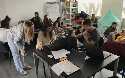 Žiaci gymnázia vyskúšali digitálny center v priestoroch YMCA Srbska