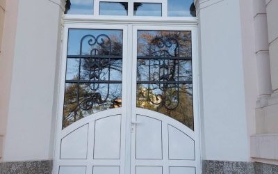 Nové dvere na gymnáziu
