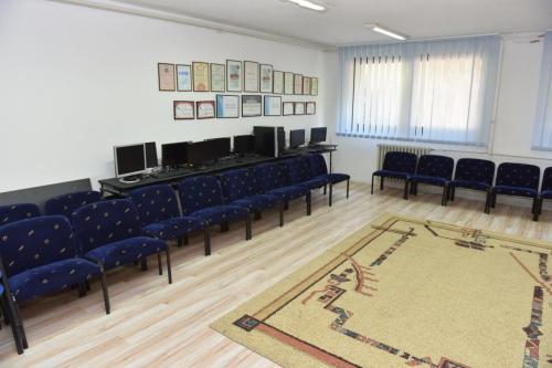 Internat-03-tv-sala-01